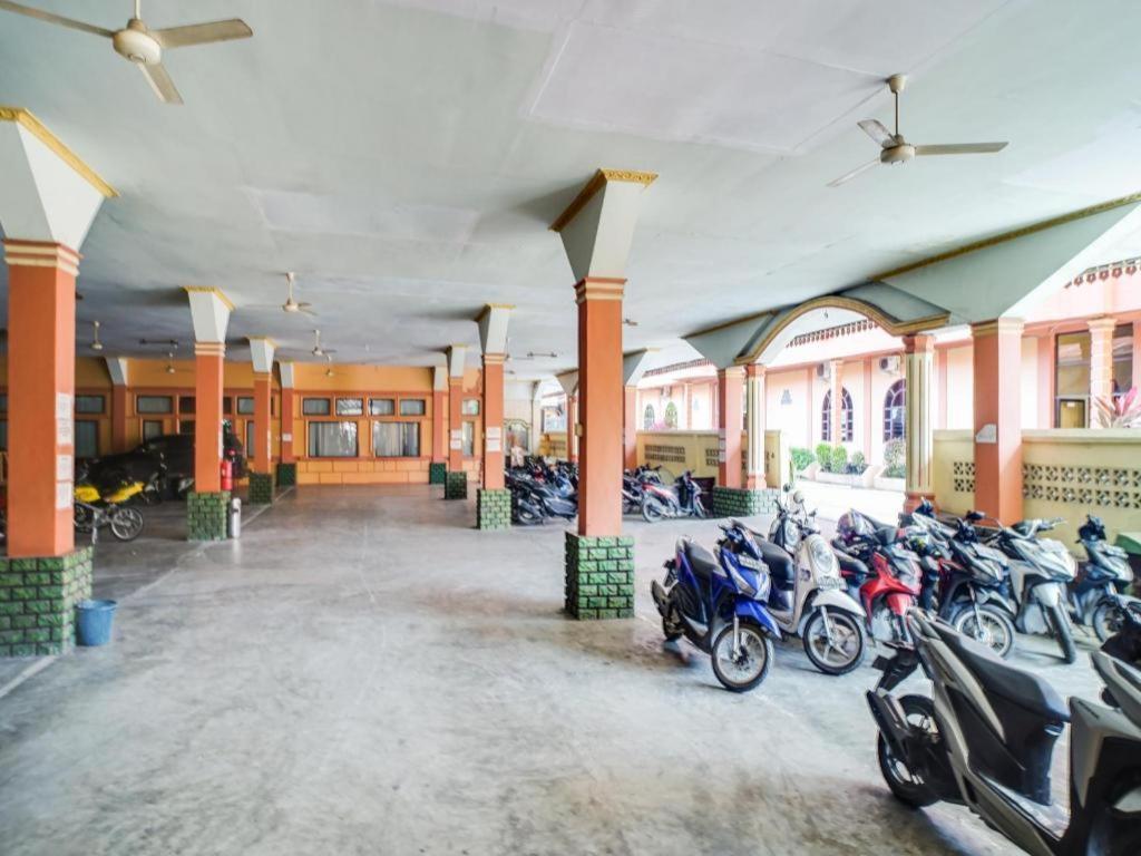 Oyo 1140 Hotel Tresya Tanjung Balai Tanjungbalai Exterior photo